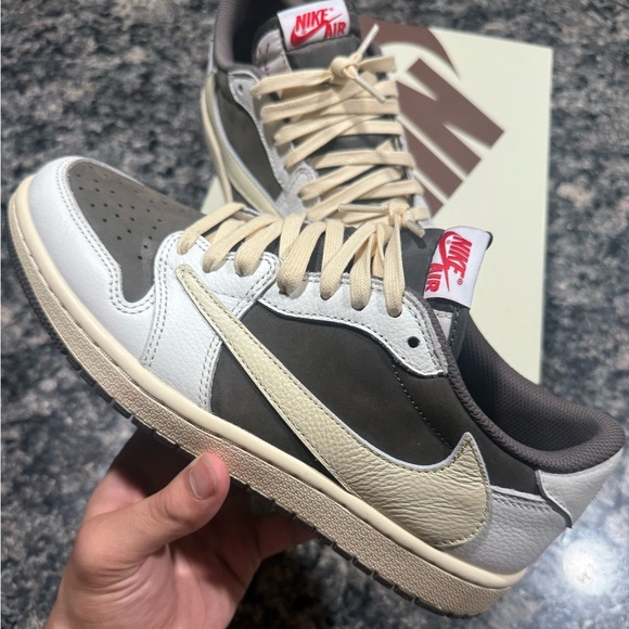 Travis Scott’s x Air 1 retro lows ‘Reverse Mocha’ - Picture 7 of 10